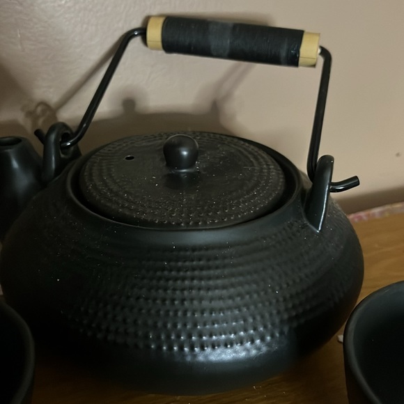 Black Asian tea pot ceramic & cups - Picture 2 of 4